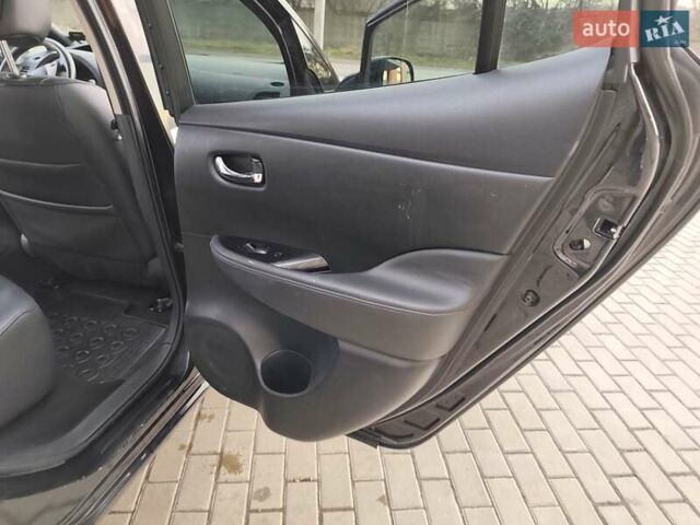 Чорний Ніссан Ліф, об'ємом двигуна 0 л та пробігом 120 тис. км за 6499 $, фото 56 на Automoto.ua