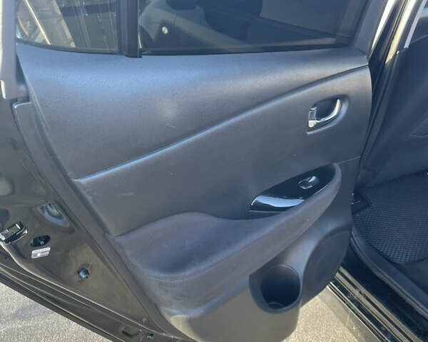 Черный Ниссан Лиф, объемом двигателя 0 л и пробегом 103 тыс. км за 9800 $, фото 13 на Automoto.ua