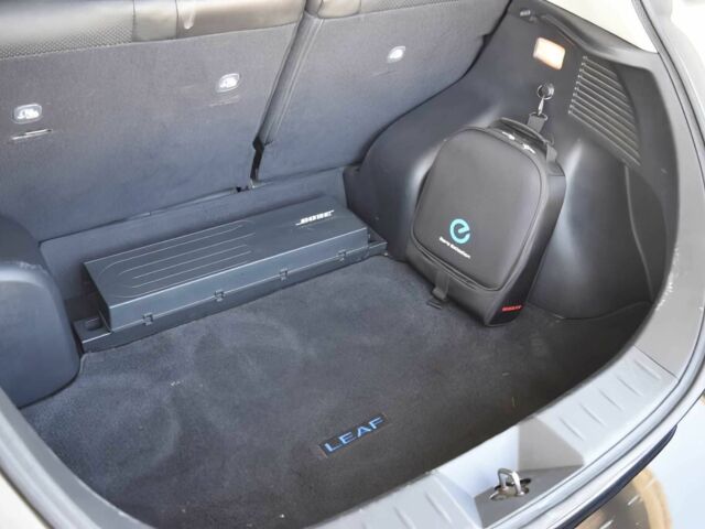 Черный Ниссан Лиф, объемом двигателя 0 л и пробегом 77 тыс. км за 1900 $, фото 9 на Automoto.ua