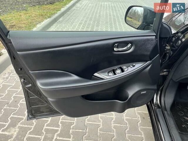 Черный Ниссан Лиф, объемом двигателя 0 л и пробегом 128 тыс. км за 6850 $, фото 18 на Automoto.ua