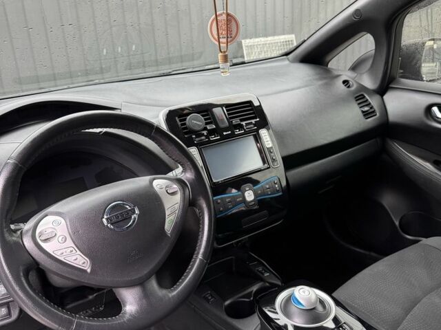 Чорний Ніссан Ліф, об'ємом двигуна 0 л та пробігом 95 тис. км за 7000 $, фото 4 на Automoto.ua