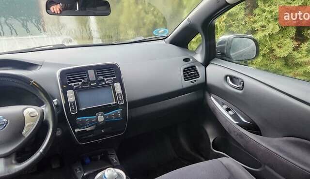 Черный Ниссан Лиф, объемом двигателя 0 л и пробегом 90 тыс. км за 6550 $, фото 11 на Automoto.ua