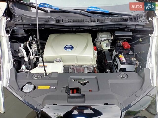 Чорний Ніссан Ліф, об'ємом двигуна 0 л та пробігом 70 тис. км за 7500 $, фото 87 на Automoto.ua