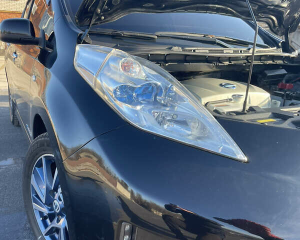 Черный Ниссан Лиф, объемом двигателя 0 л и пробегом 103 тыс. км за 9800 $, фото 12 на Automoto.ua