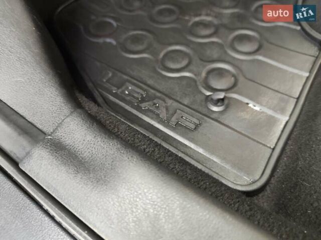 Чорний Ніссан Ліф, об'ємом двигуна 0 л та пробігом 120 тис. км за 6499 $, фото 22 на Automoto.ua