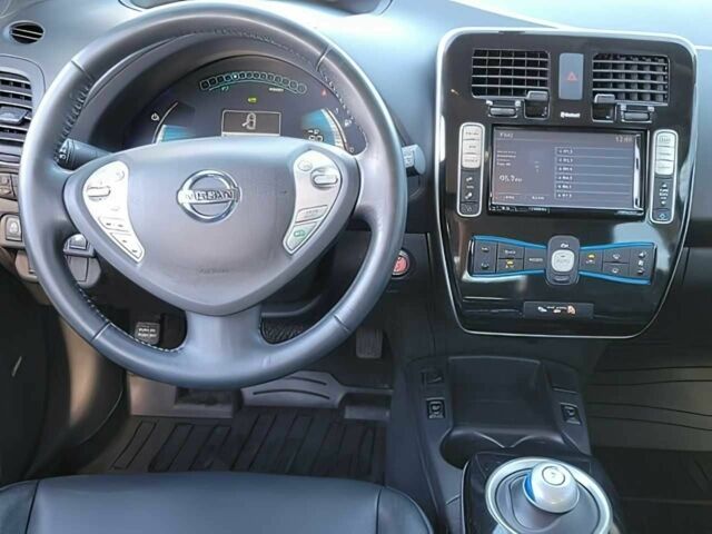 Черный Ниссан Лиф, объемом двигателя 0 л и пробегом 70 тыс. км за 5600 $, фото 6 на Automoto.ua