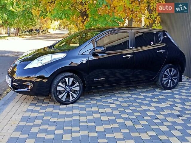 Чорний Ніссан Ліф, об'ємом двигуна 0 л та пробігом 70 тис. км за 7500 $, фото 32 на Automoto.ua