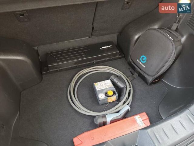 Чорний Ніссан Ліф, об'ємом двигуна 0 л та пробігом 120 тис. км за 6499 $, фото 58 на Automoto.ua