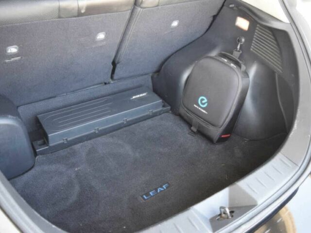 Черный Ниссан Лиф, объемом двигателя 0 л и пробегом 72 тыс. км за 5100 $, фото 10 на Automoto.ua