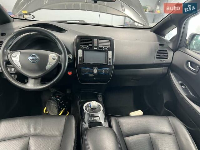 Черный Ниссан Лиф, объемом двигателя 0 л и пробегом 128 тыс. км за 6850 $, фото 25 на Automoto.ua