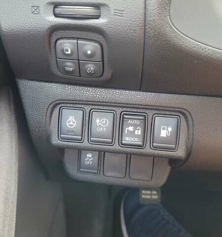 Чорний Ніссан Ліф, об'ємом двигуна 0 л та пробігом 102 тис. км за 7500 $, фото 8 на Automoto.ua