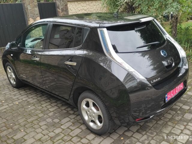 Черный Ниссан Лиф, объемом двигателя 0 л и пробегом 134 тыс. км за 6500 $, фото 5 на Automoto.ua