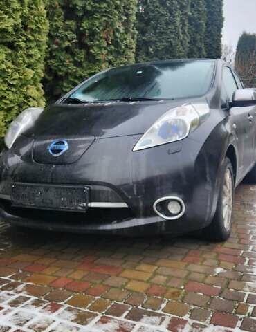 Черный Ниссан Лиф, объемом двигателя 0 л и пробегом 90 тыс. км за 6550 $, фото 3 на Automoto.ua