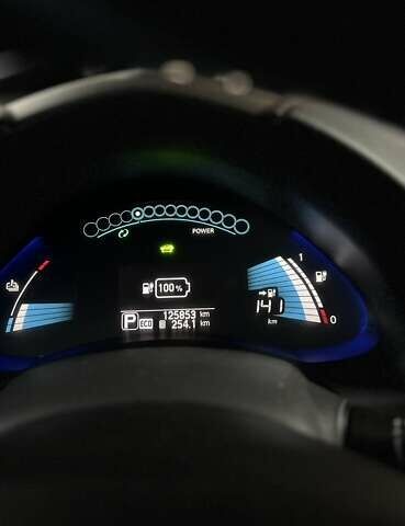 Черный Ниссан Лиф, объемом двигателя 0 л и пробегом 126 тыс. км за 7000 $, фото 4 на Automoto.ua