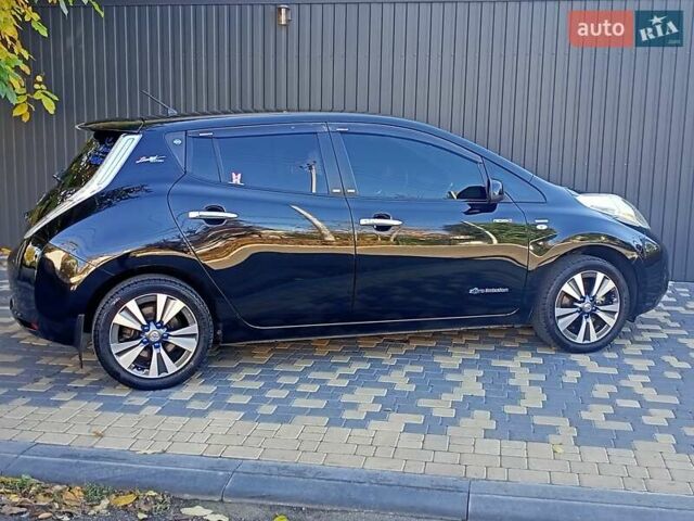 Чорний Ніссан Ліф, об'ємом двигуна 0 л та пробігом 70 тис. км за 7500 $, фото 10 на Automoto.ua