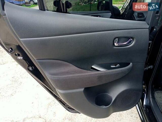 Чорний Ніссан Ліф, об'ємом двигуна 0 л та пробігом 70 тис. км за 7500 $, фото 61 на Automoto.ua