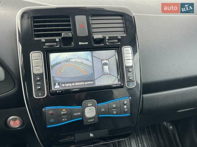 Черный Ниссан Лиф, объемом двигателя 0 л и пробегом 128 тыс. км за 6850 $, фото 14 на Automoto.ua