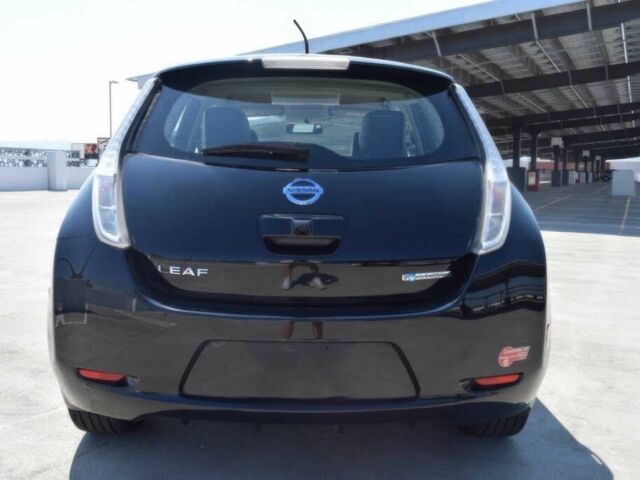 Черный Ниссан Лиф, объемом двигателя 0 л и пробегом 72 тыс. км за 5100 $, фото 4 на Automoto.ua