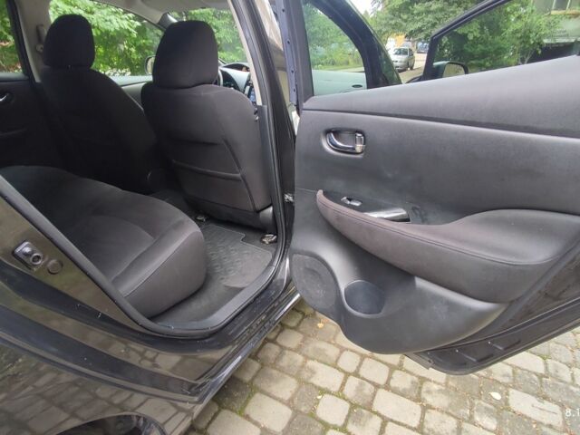 Черный Ниссан Лиф, объемом двигателя 0 л и пробегом 134 тыс. км за 6500 $, фото 16 на Automoto.ua