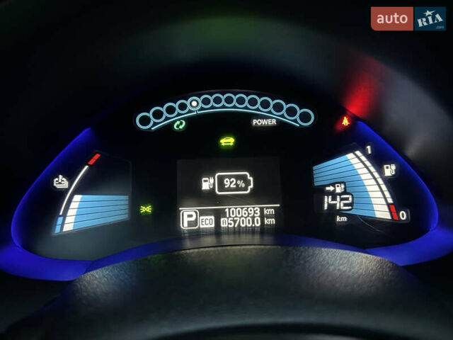 Черный Ниссан Лиф, объемом двигателя 0 л и пробегом 100 тыс. км за 6700 $, фото 21 на Automoto.ua