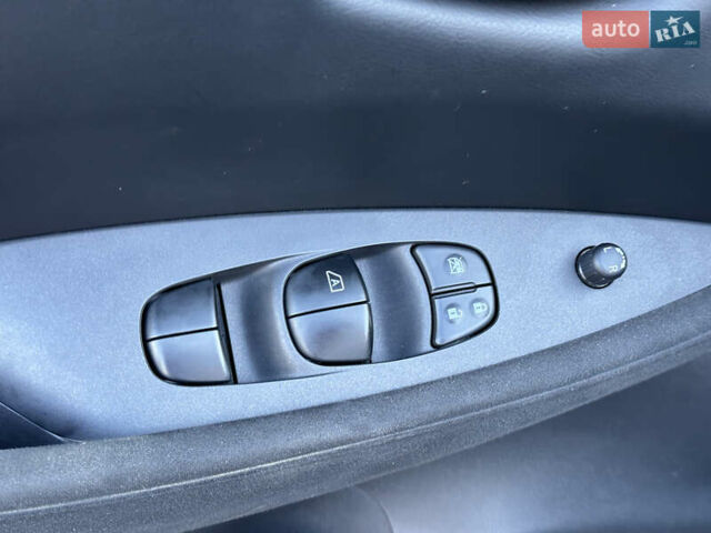 Чорний Ніссан Ліф, об'ємом двигуна 0 л та пробігом 72 тис. км за 7500 $, фото 23 на Automoto.ua