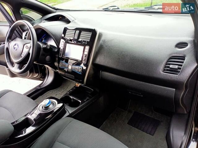 Чорний Ніссан Ліф, об'ємом двигуна 0 л та пробігом 70 тис. км за 7500 $, фото 63 на Automoto.ua