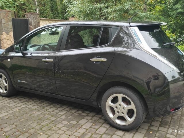 Черный Ниссан Лиф, объемом двигателя 0 л и пробегом 134 тыс. км за 6500 $, фото 4 на Automoto.ua