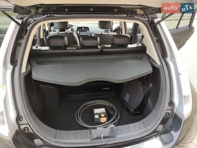 Чорний Ніссан Ліф, об'ємом двигуна 0 л та пробігом 120 тис. км за 6499 $, фото 59 на Automoto.ua