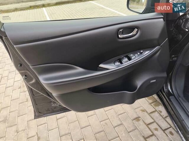 Чорний Ніссан Ліф, об'ємом двигуна 0 л та пробігом 120 тис. км за 6499 $, фото 21 на Automoto.ua