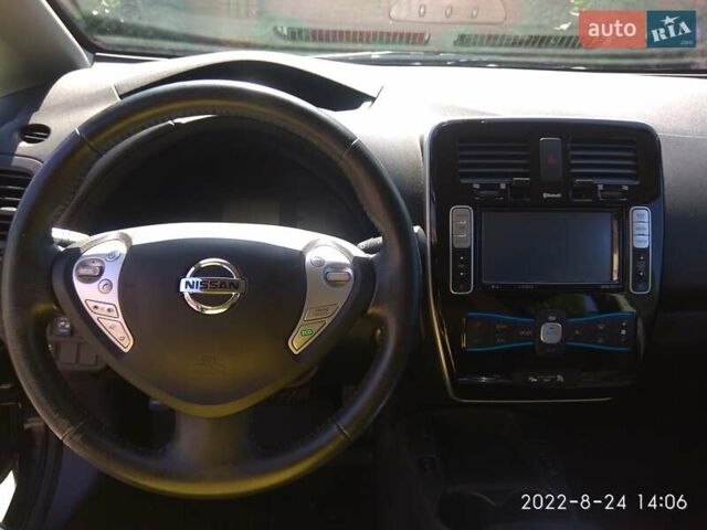 Черный Ниссан Лиф, объемом двигателя 0 л и пробегом 124 тыс. км за 11950 $, фото 4 на Automoto.ua