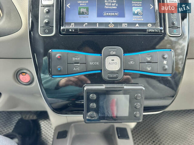 Чорний Ніссан Ліф, об'ємом двигуна 0 л та пробігом 96 тис. км за 6500 $, фото 7 на Automoto.ua