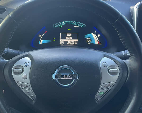 Черный Ниссан Лиф, объемом двигателя 0 л и пробегом 103 тыс. км за 9800 $, фото 20 на Automoto.ua