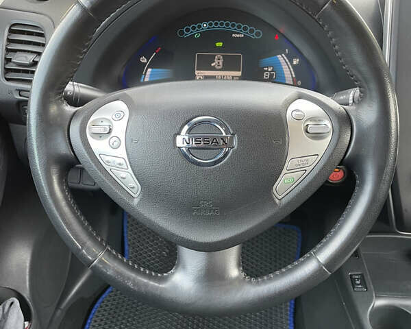 Черный Ниссан Лиф, объемом двигателя 0 л и пробегом 180 тыс. км за 8000 $, фото 13 на Automoto.ua