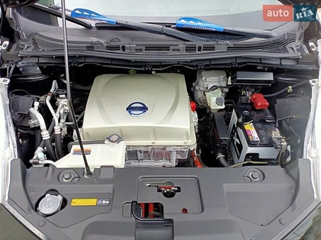 Чорний Ніссан Ліф, об'ємом двигуна 0 л та пробігом 70 тис. км за 7500 $, фото 84 на Automoto.ua