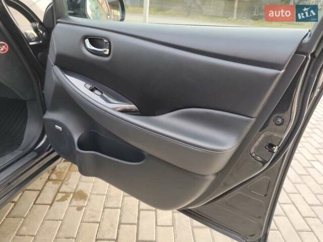 Чорний Ніссан Ліф, об'ємом двигуна 0 л та пробігом 120 тис. км за 6499 $, фото 69 на Automoto.ua