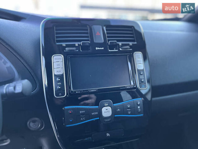 Чорний Ніссан Ліф, об'ємом двигуна 0 л та пробігом 164 тис. км за 8500 $, фото 26 на Automoto.ua