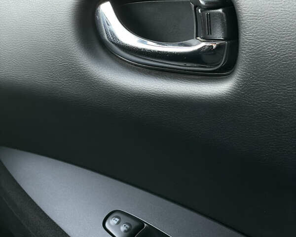 Черный Ниссан Лиф, объемом двигателя 0 л и пробегом 180 тыс. км за 8000 $, фото 24 на Automoto.ua