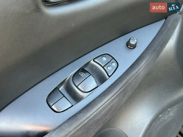 Чорний Ніссан Ліф, об'ємом двигуна 0 л та пробігом 70 тис. км за 7700 $, фото 23 на Automoto.ua