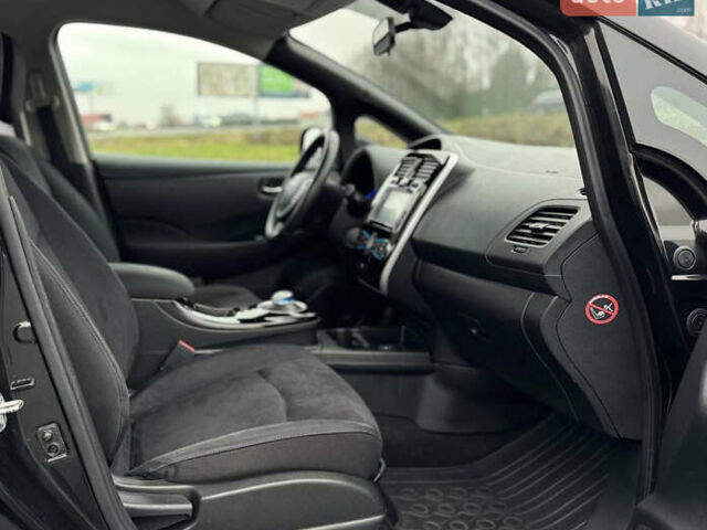 Черный Ниссан Лиф, объемом двигателя 0 л и пробегом 100 тыс. км за 6700 $, фото 26 на Automoto.ua