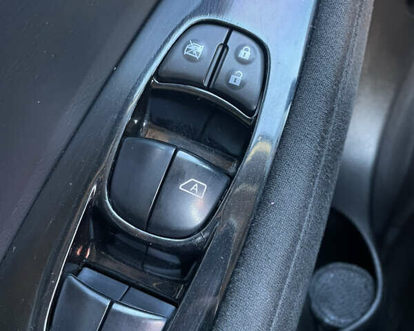 Черный Ниссан Лиф, объемом двигателя 0 л и пробегом 103 тыс. км за 9800 $, фото 21 на Automoto.ua