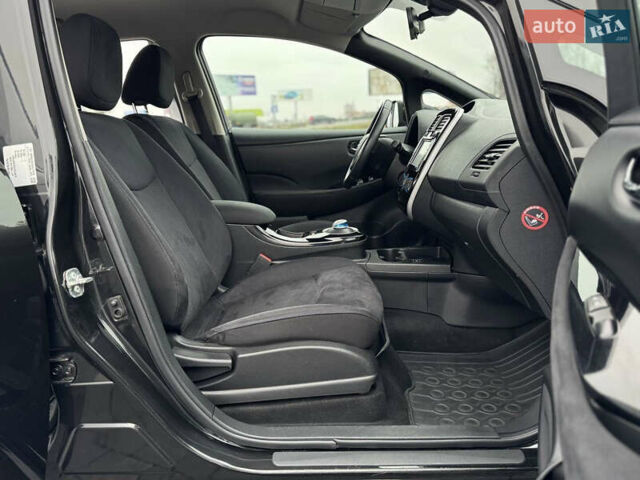 Черный Ниссан Лиф, объемом двигателя 0 л и пробегом 100 тыс. км за 6700 $, фото 2 на Automoto.ua