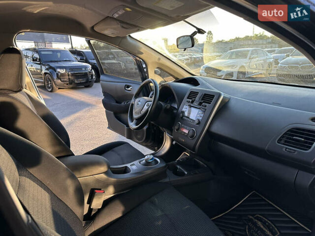 Чорний Ніссан Ліф, об'ємом двигуна 0 л та пробігом 70 тис. км за 7700 $, фото 20 на Automoto.ua