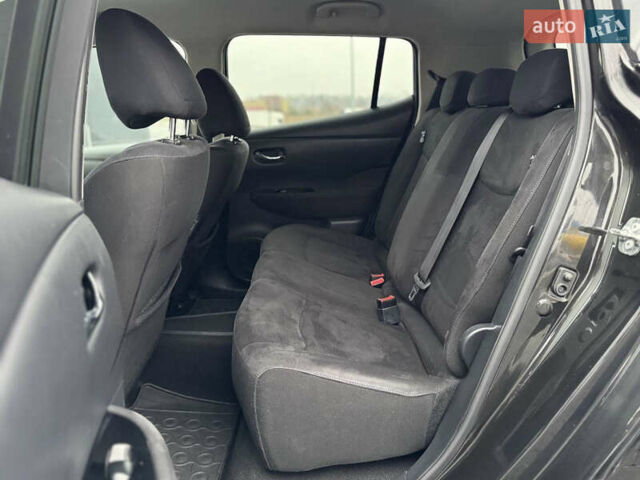 Черный Ниссан Лиф, объемом двигателя 0 л и пробегом 100 тыс. км за 6700 $, фото 11 на Automoto.ua