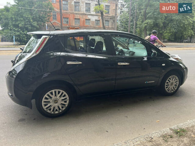 Черный Ниссан Лиф, объемом двигателя 0 л и пробегом 100 тыс. км за 7200 $, фото 1 на Automoto.ua