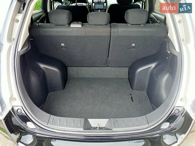 Чорний Ніссан Ліф, об'ємом двигуна 0 л та пробігом 70 тис. км за 7500 $, фото 75 на Automoto.ua