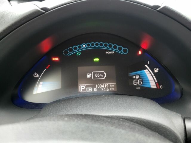 Чорний Ніссан Ліф, об'ємом двигуна 0 л та пробігом 100 тис. км за 6500 $, фото 9 на Automoto.ua