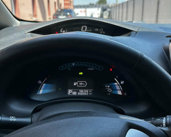 Черный Ниссан Лиф, объемом двигателя 0 л и пробегом 186 тыс. км за 6500 $, фото 8 на Automoto.ua