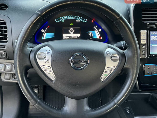 Черный Ниссан Лиф, объемом двигателя 0 л и пробегом 131 тыс. км за 7000 $, фото 27 на Automoto.ua