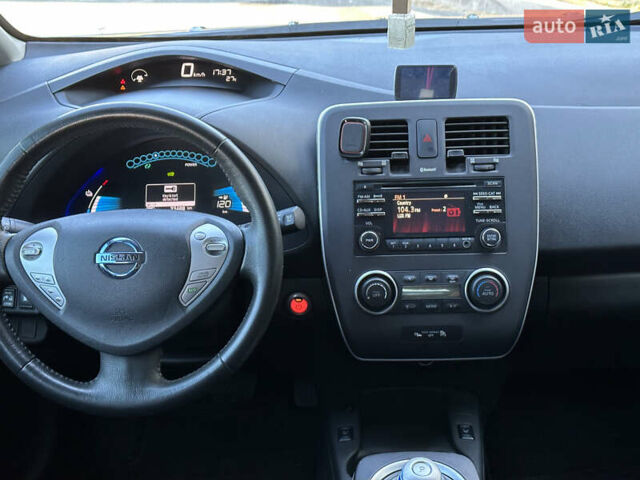 Чорний Ніссан Ліф, об'ємом двигуна 0 л та пробігом 72 тис. км за 7500 $, фото 27 на Automoto.ua