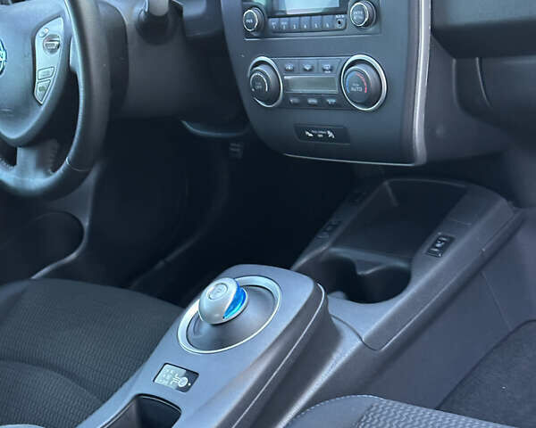 Чорний Ніссан Ліф, об'ємом двигуна 0 л та пробігом 72 тис. км за 7500 $, фото 24 на Automoto.ua